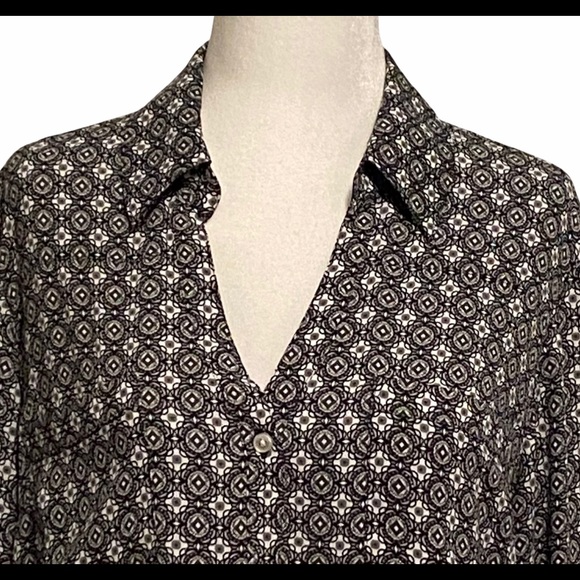 EXPRESS Button Down Blouse Black White Size Lrg - Picture 2 of 7